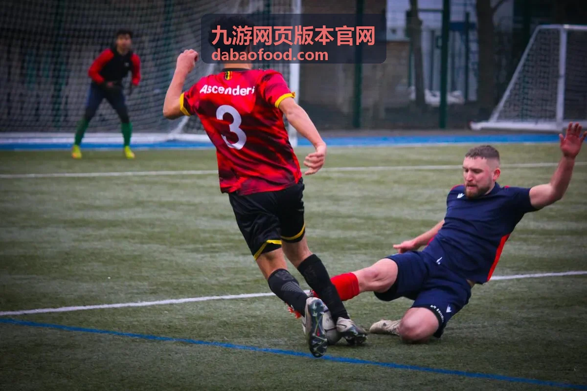 九游网页版本官网圆桌嘉宾周雨桐讨论多端同步